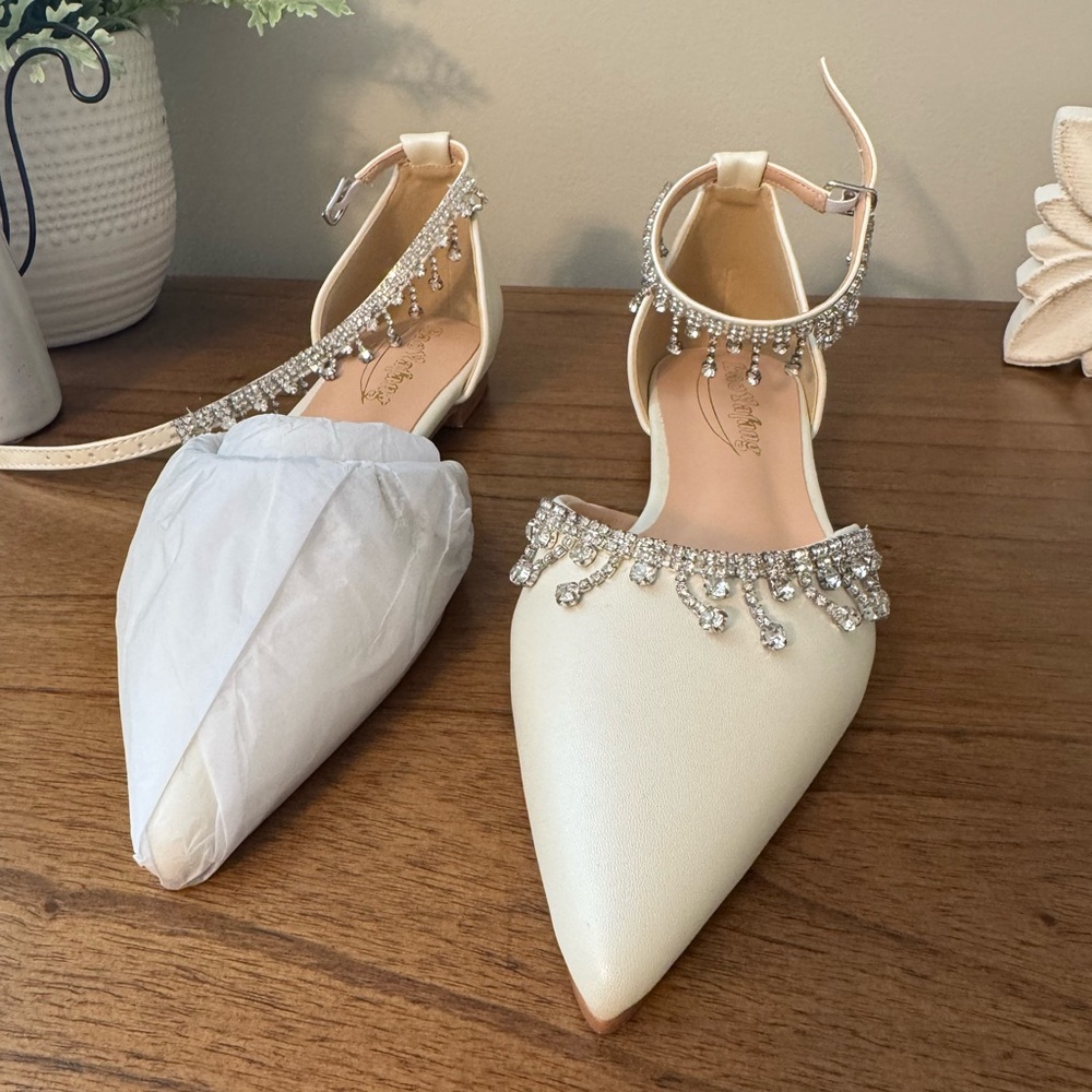 Elegant Cream Women's Shoes with Rhinestone Detailing